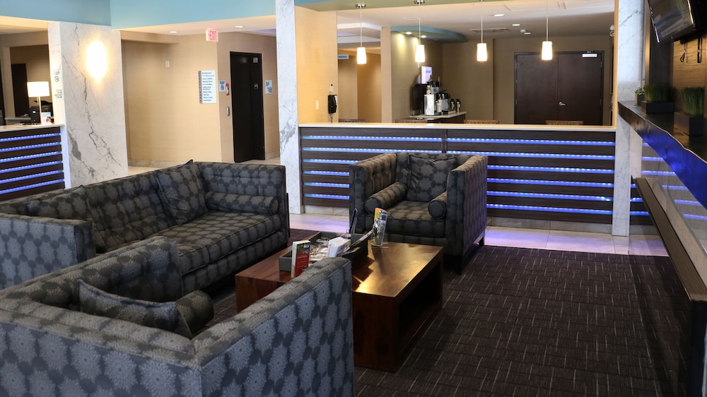 HOLIDAY INN EXPRESS GOLDEN KICKING HORSE 60/75
