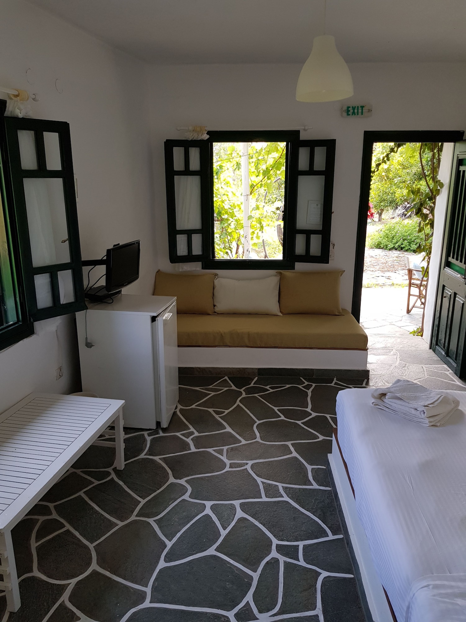 Superior, Double Bed, Andromeda Sifnos 2/6