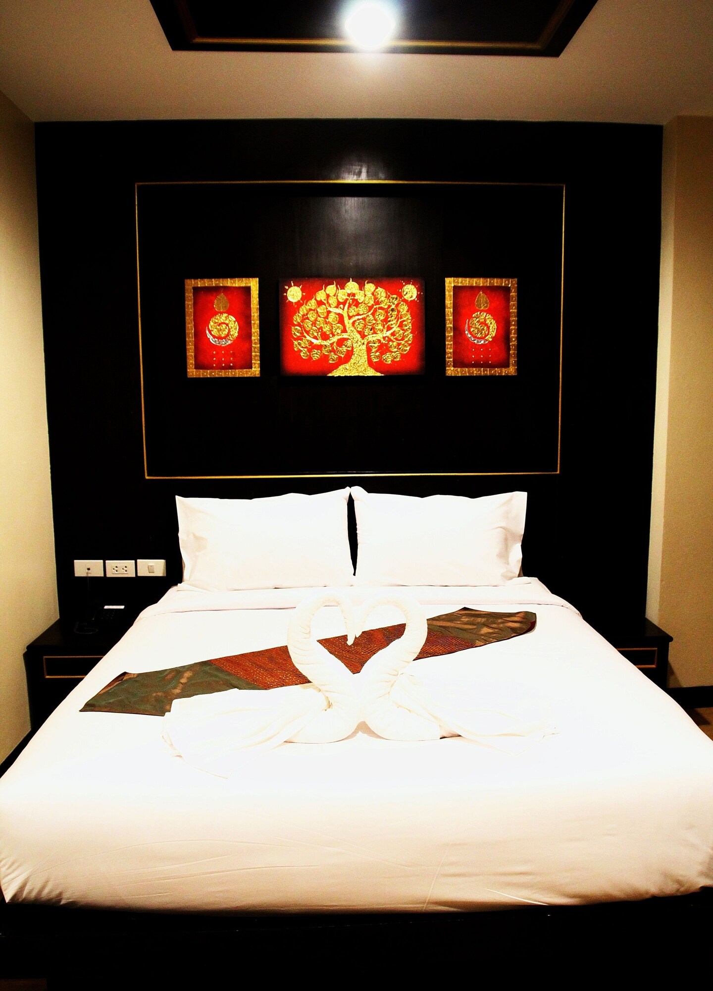 DELUXE, DOUBLE BED
