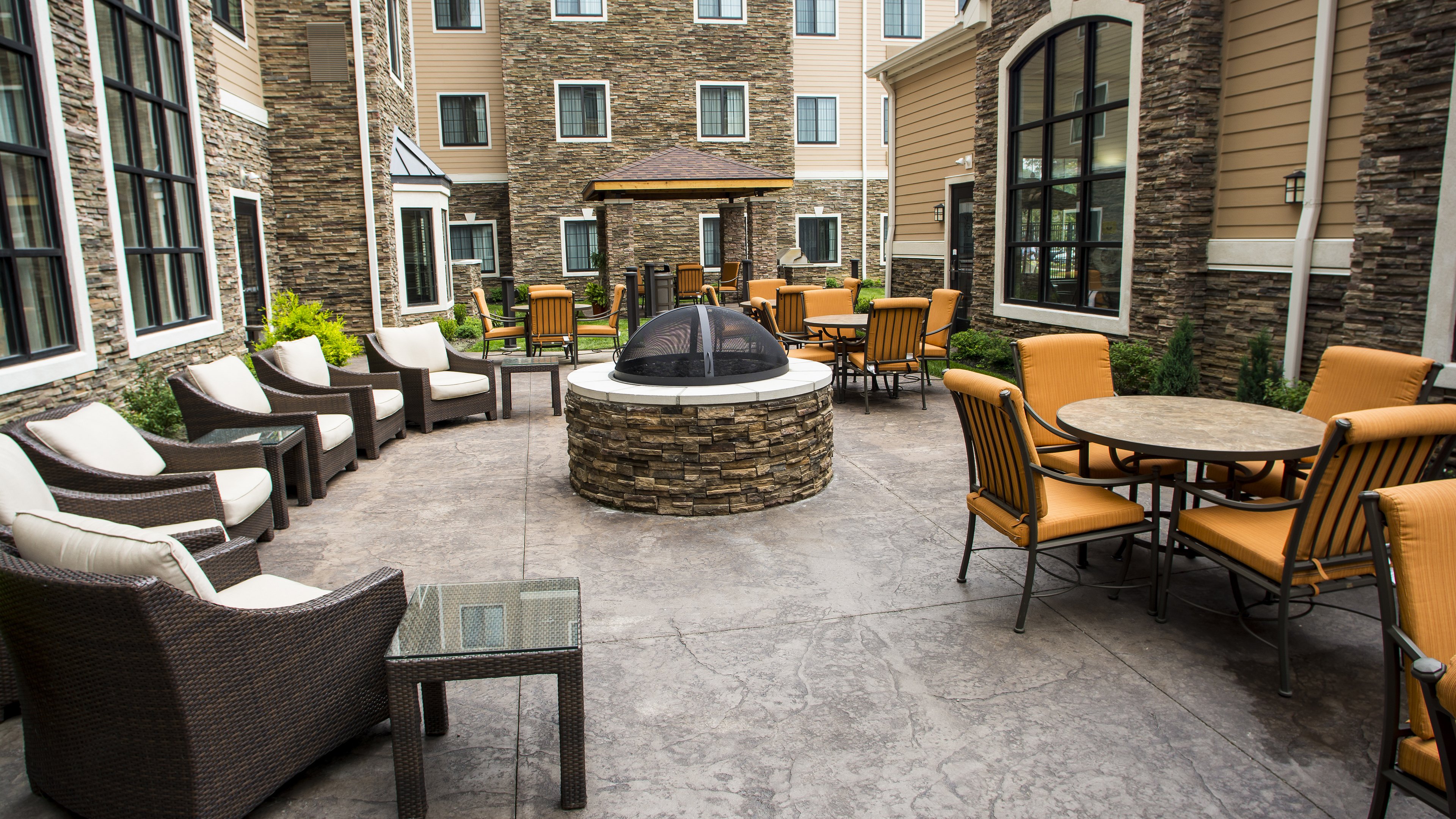 STAYBRIDGE SUITES LEXINGTON 33/55