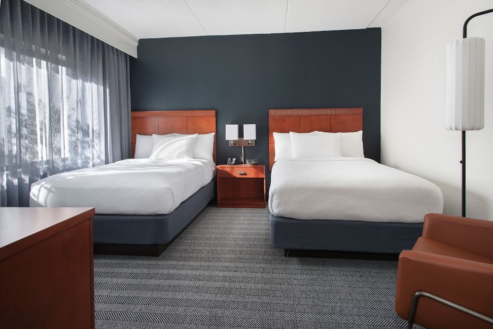 Courtyard by Marriott Silver Spring North/White Oak 6/38