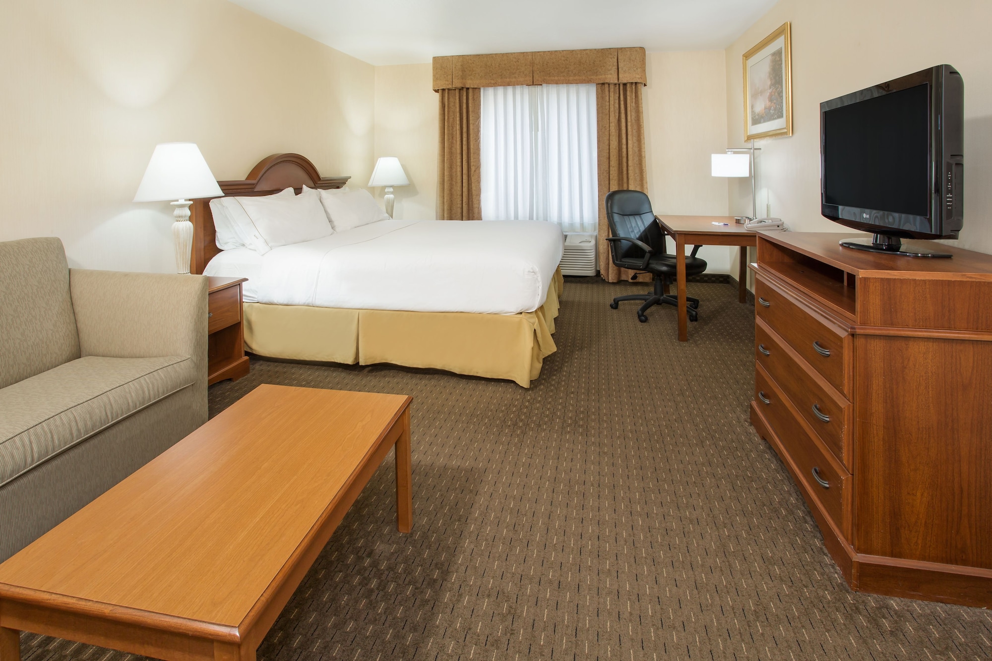 Standard, King Bed, Holiday Inn Express Hotel And Suites Marion 5/10
