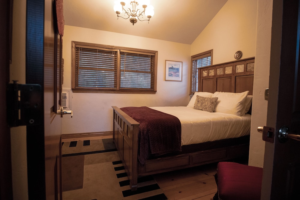 Tucker Peak Lodge 14/64
