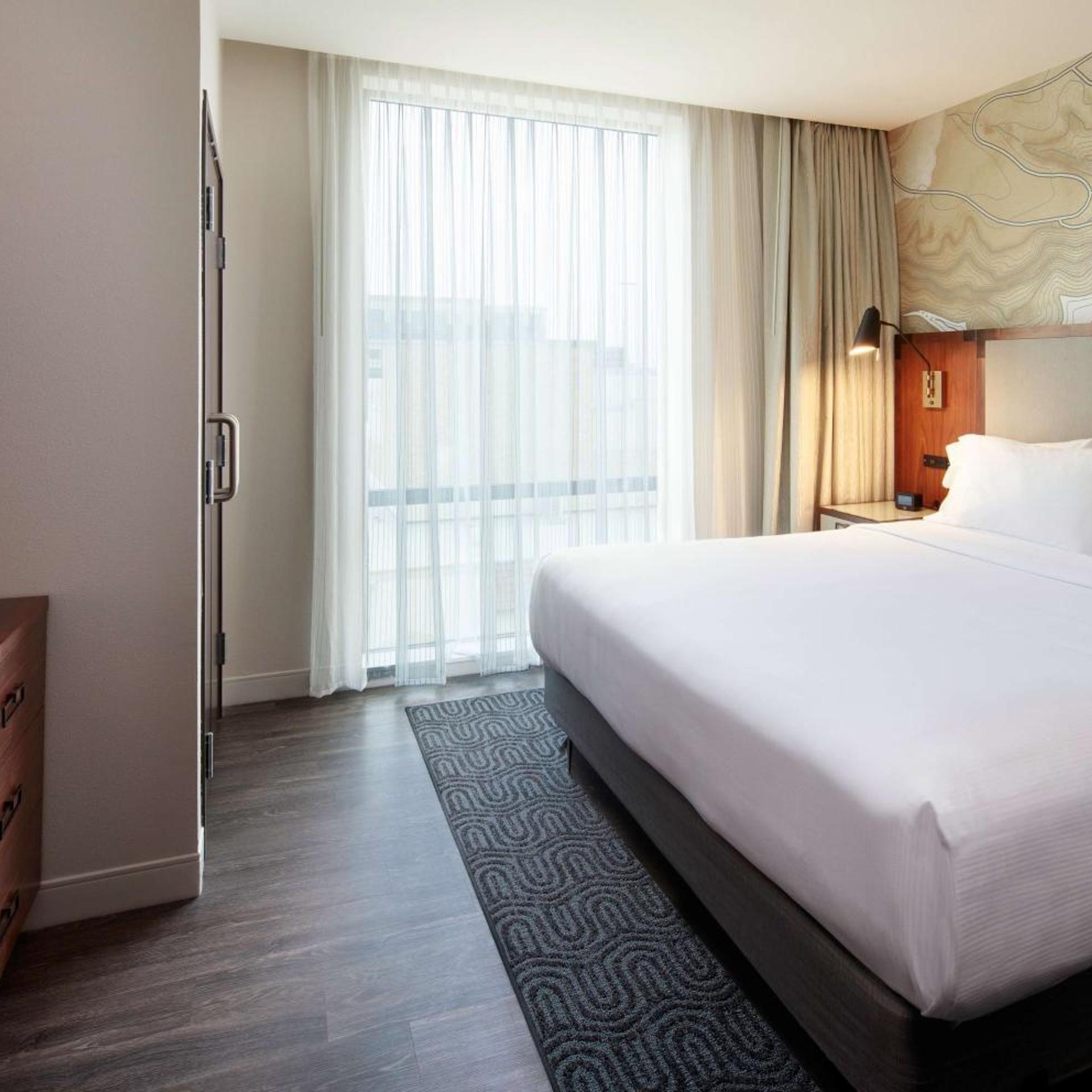 PREMIUM, KING BED, ACCESSIBLE