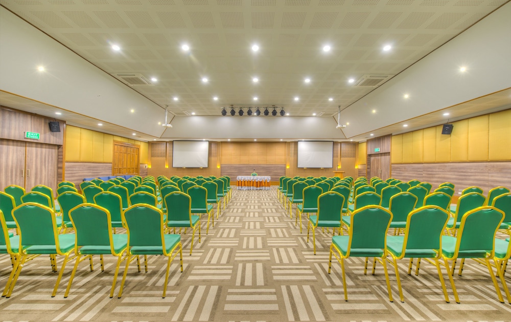 Horizon Village And Resort 57/72