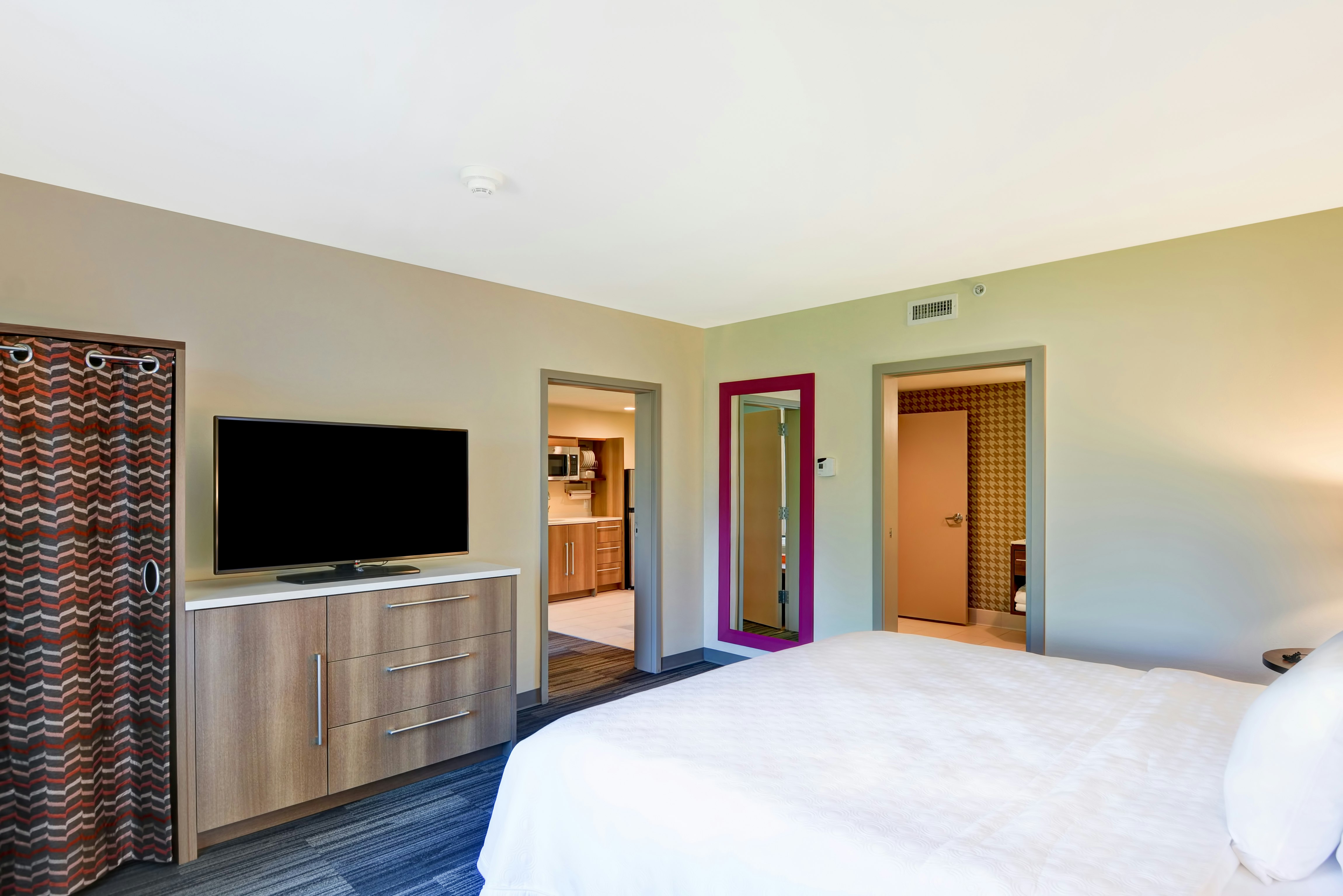 1 BEDROOM, SUITE, KING BED