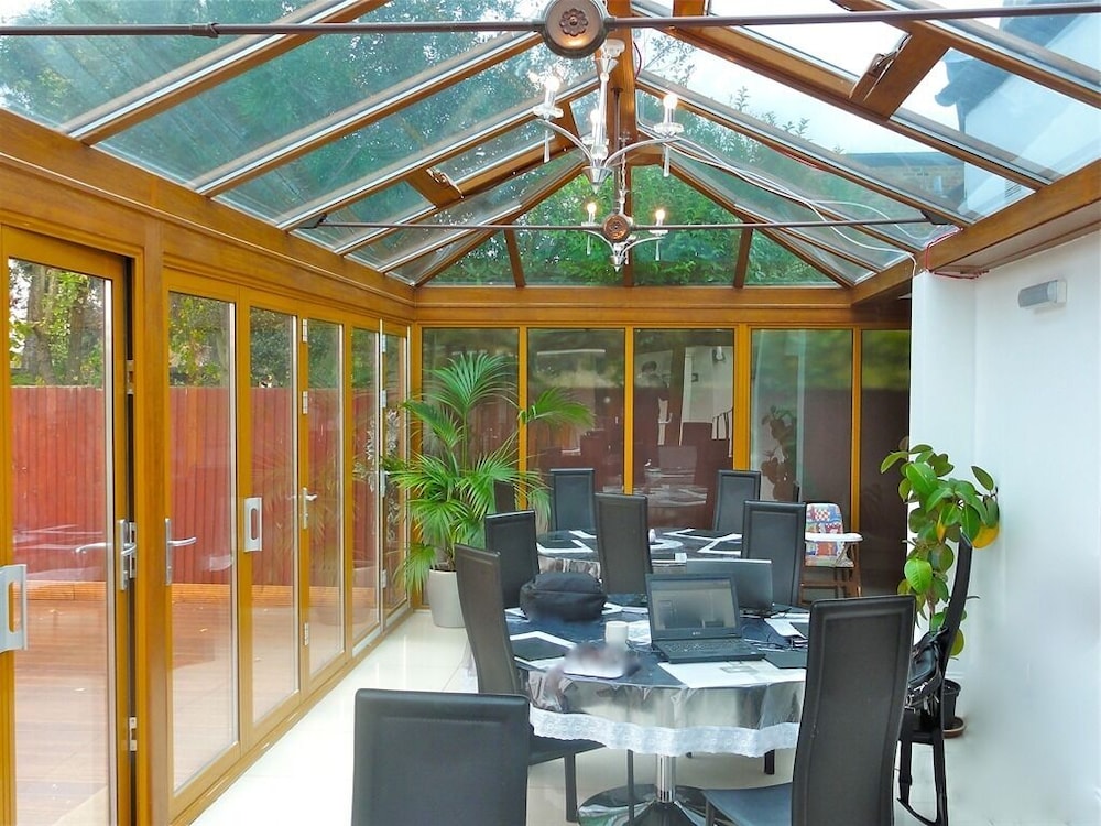 Skylark B &amp; B 10/57