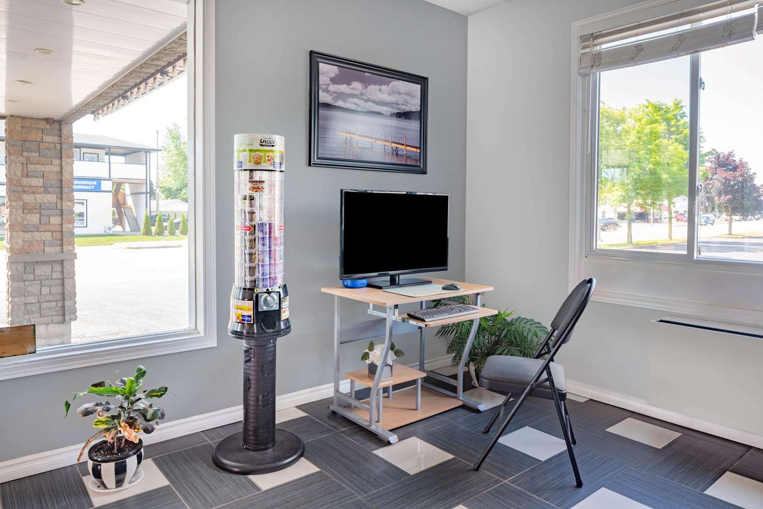 Howard Johnson by Wyndham Gananoque 21/30