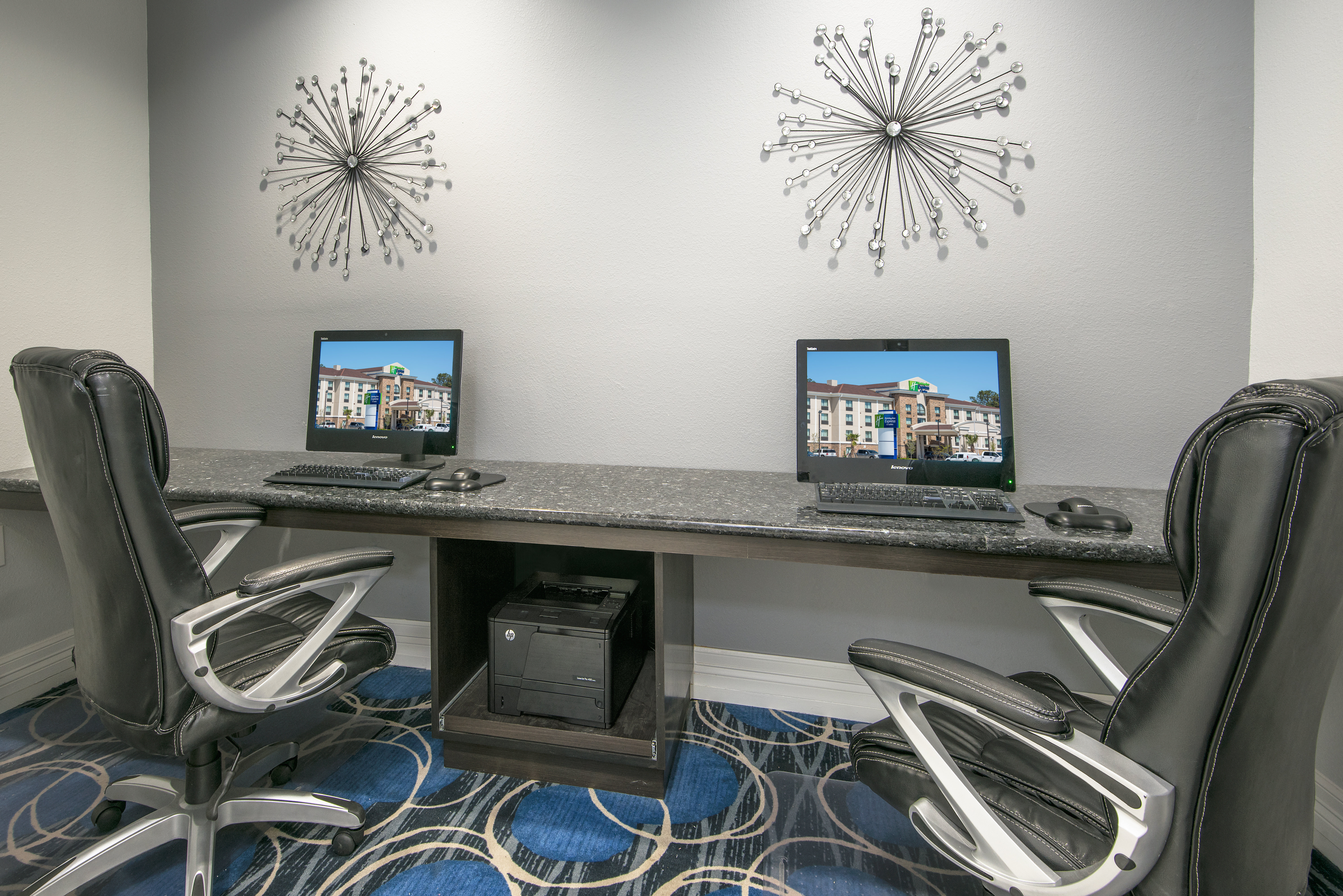 Holiday Inn Express Suites Houston North Iah Area 40/44