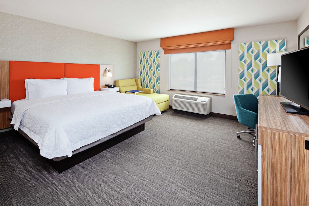 Hampton Inn & Suites Chino Hills 15/34
