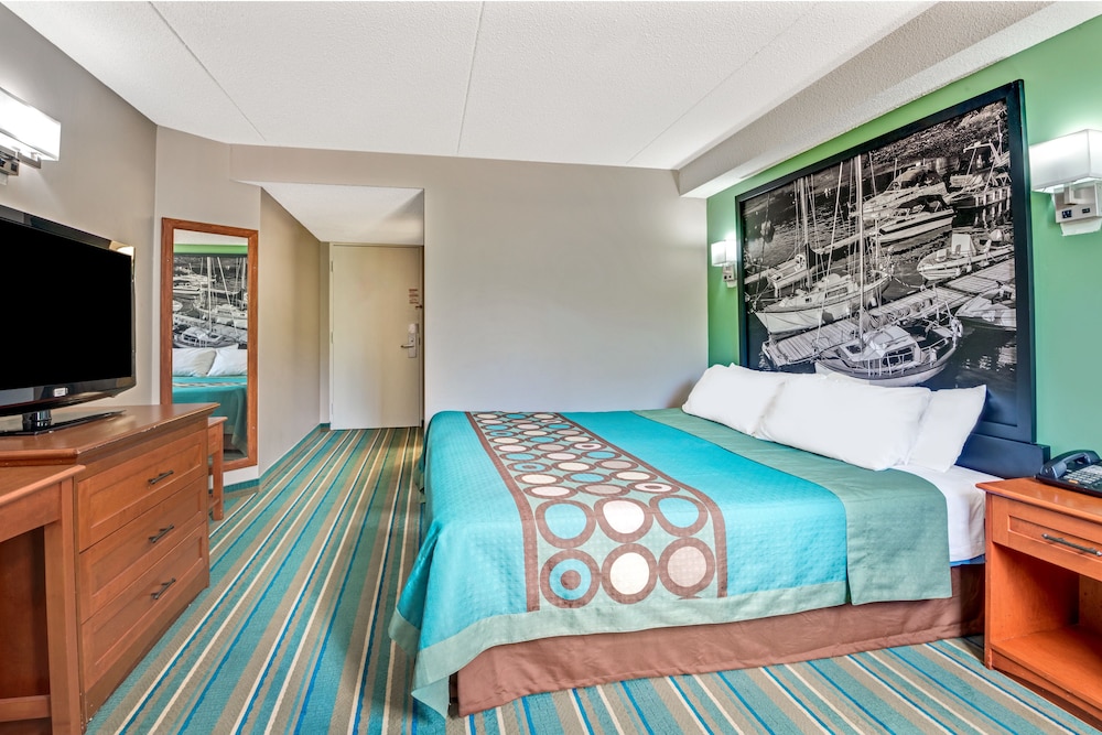 Super 8 by Wyndham Toronto East ON 15/50