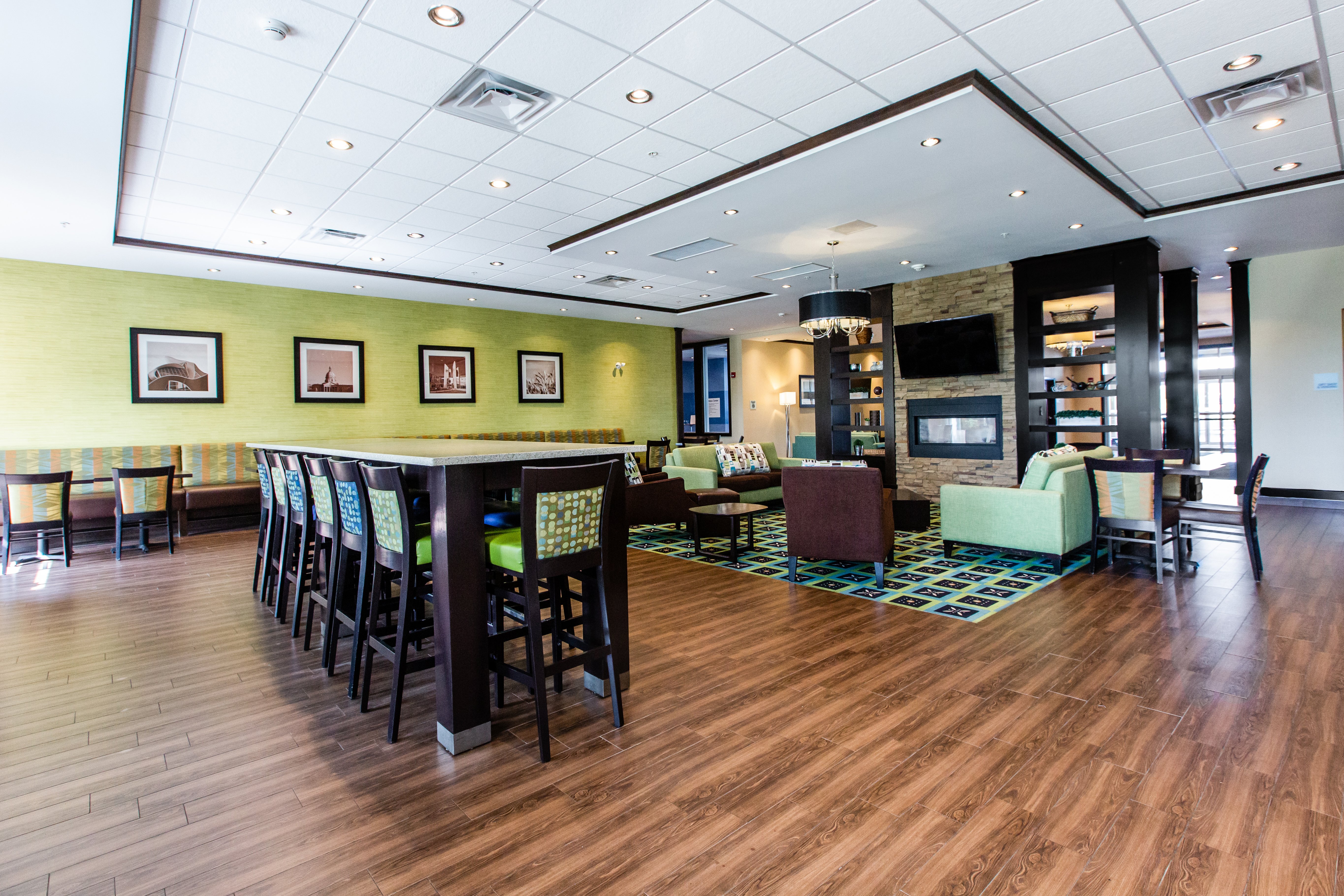 Holiday Inn Express & Suites Spruce Grove - Stony Plain 7/68