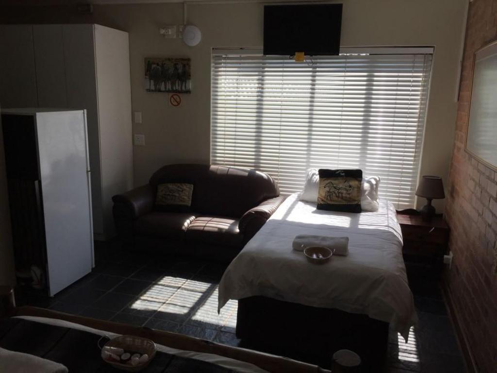 Travellers Nest Guesthouse 80/93