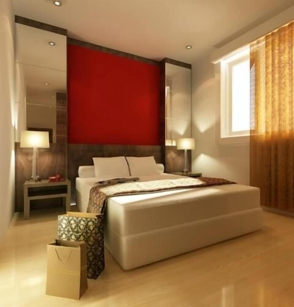 Pose In Hotel Solo 22/48