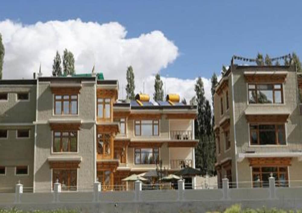 Hotel Om Ladakh 6/19