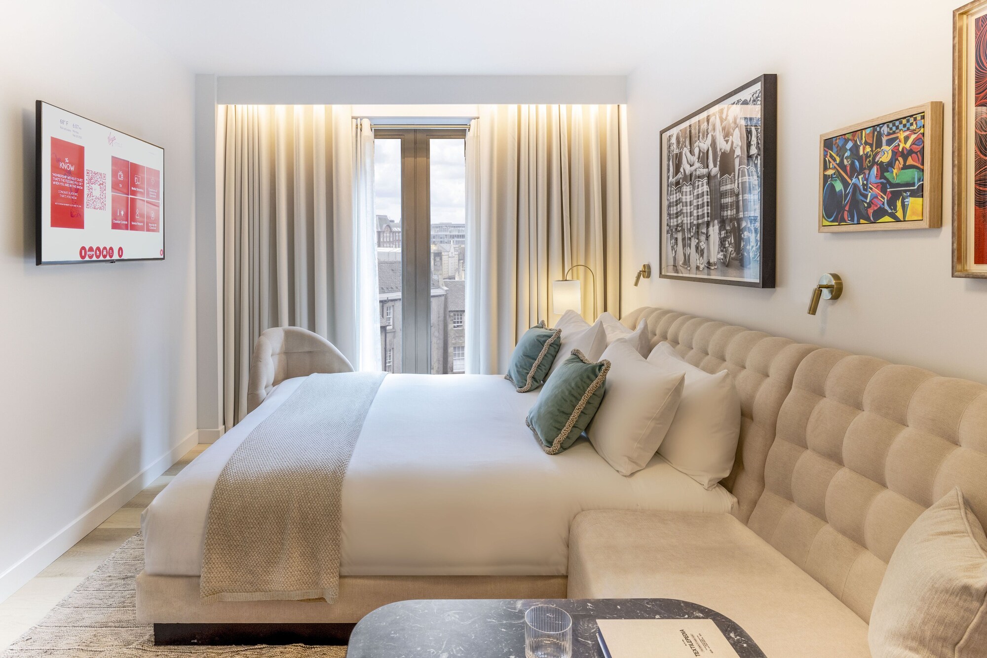 ROOM, KING BED