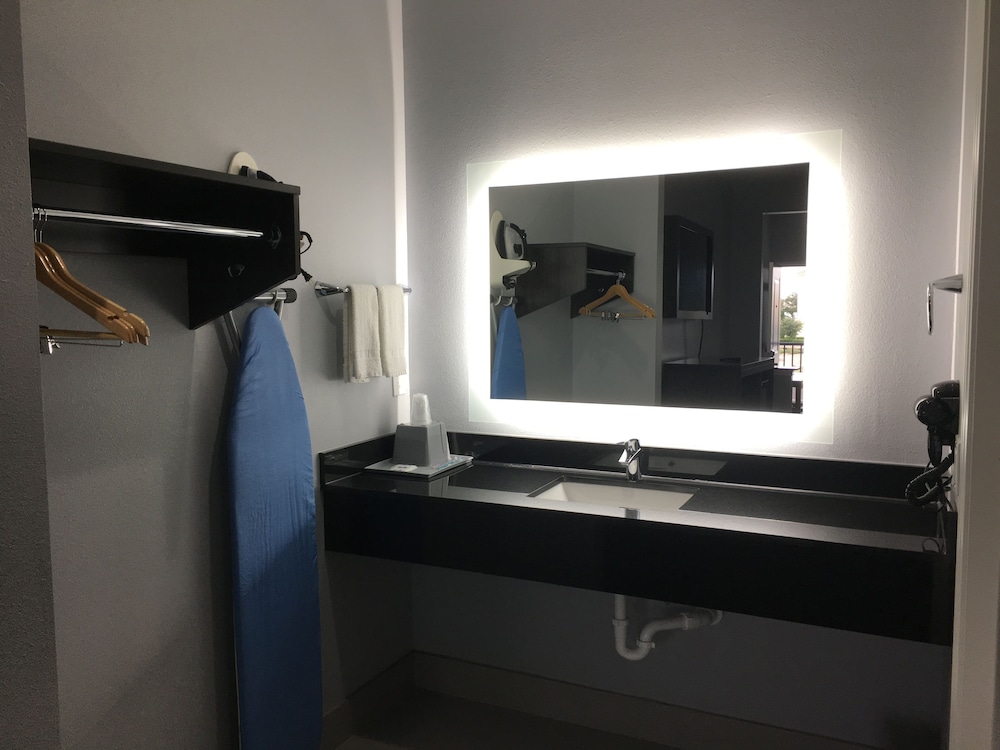 Platinum Inn And Suites 23/23