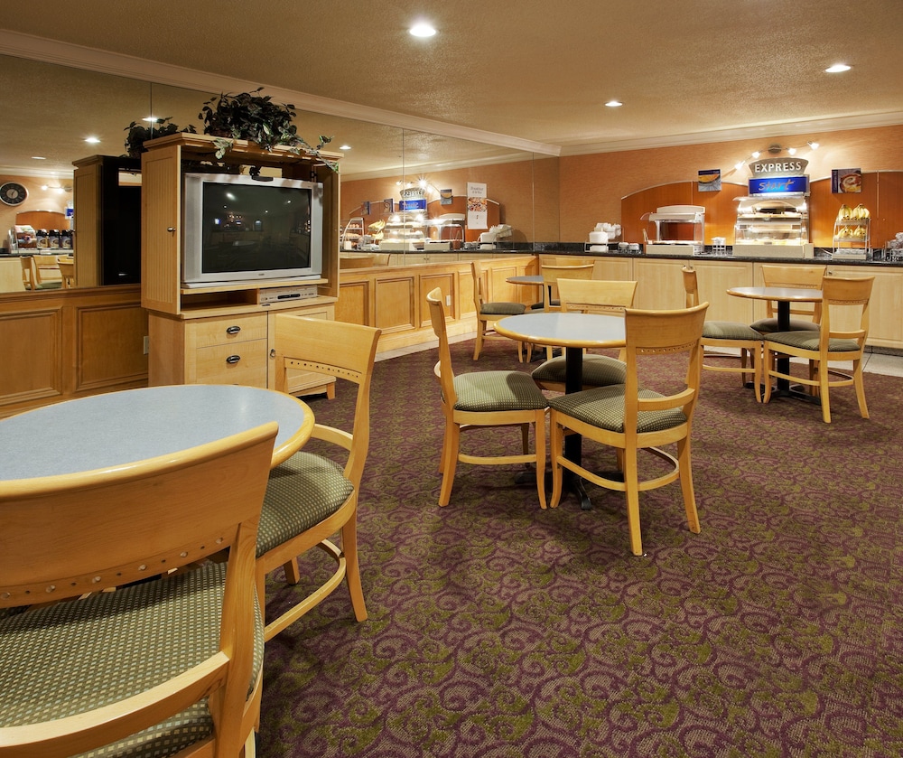 Holiday Inn Express Union City(San Jose) 48/59