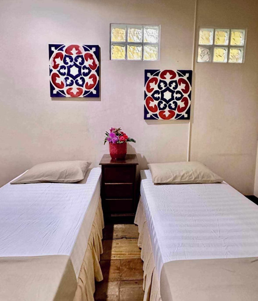 Galaxy 1, Twin Beds, Shared Bathroom