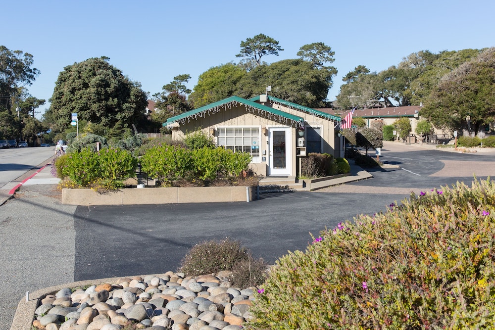 Sea Breeze Inn And Cottages 63/75