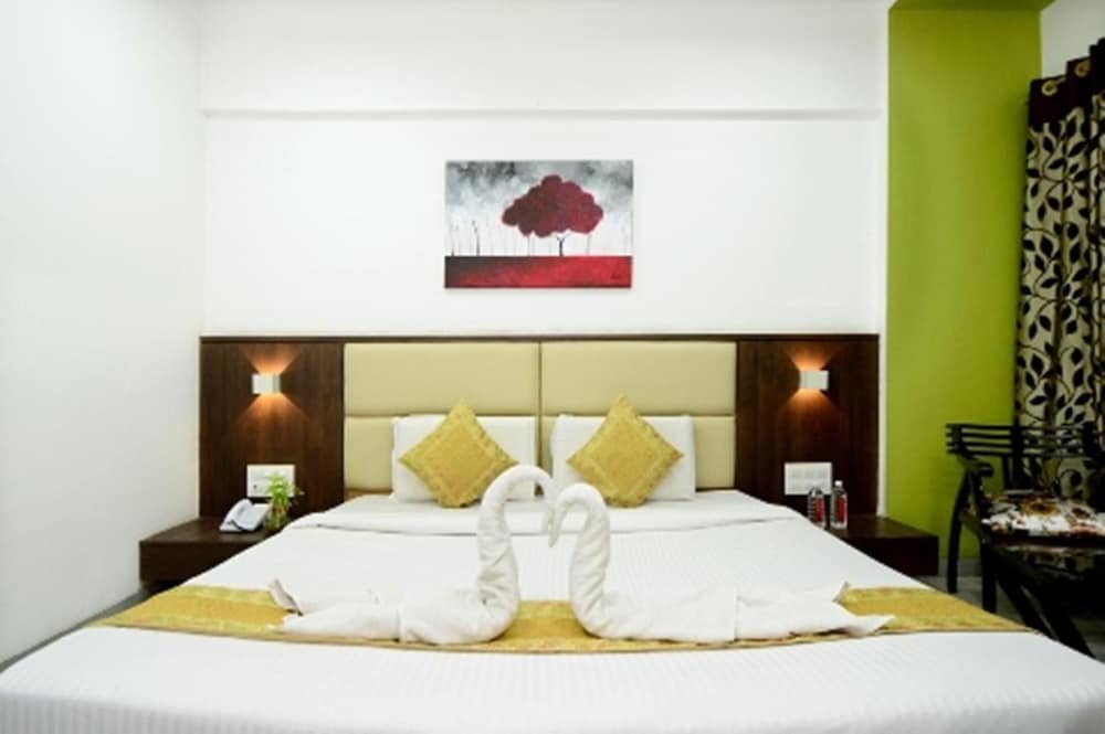 Crimson Park Shripriya Hotel 6/32