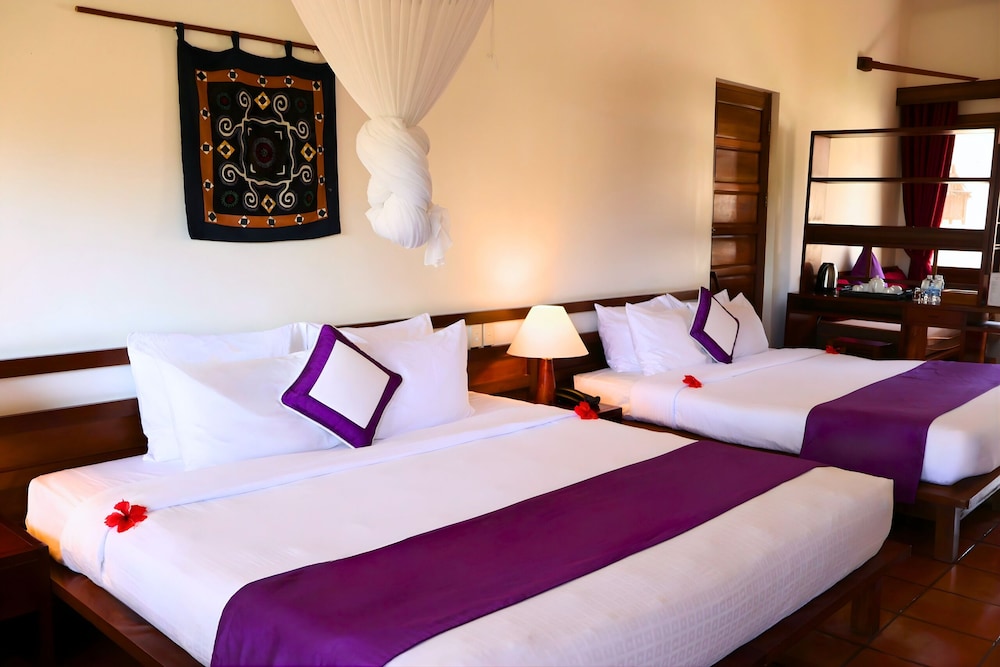 Deluxe, King Bed, Hill View