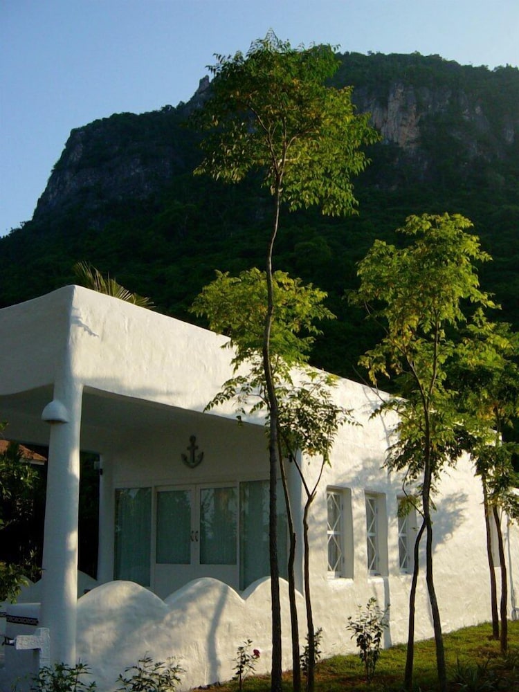 Brassiere Beach Resort 3/21