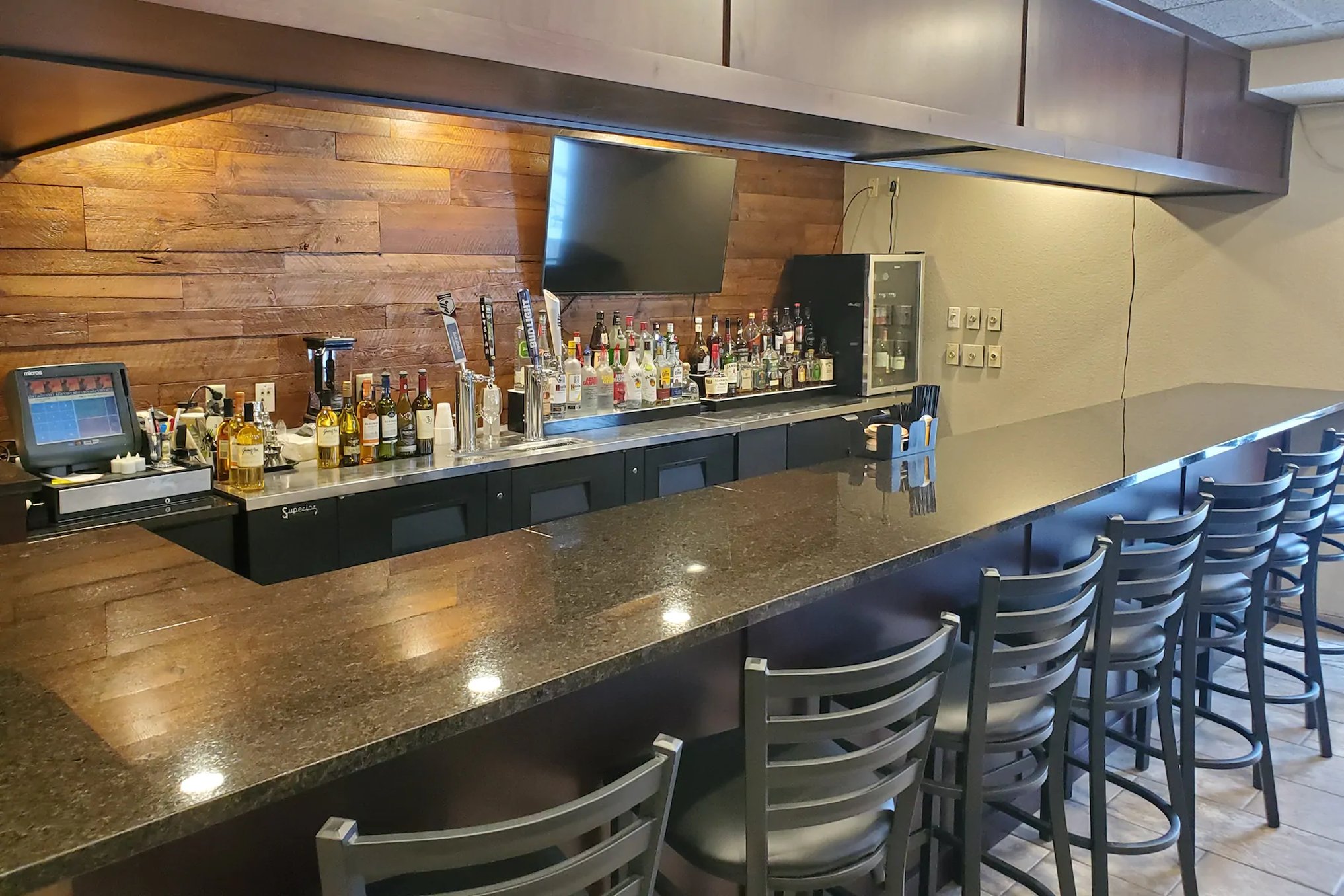 Cobblestone Suites Oshkosh 54/75