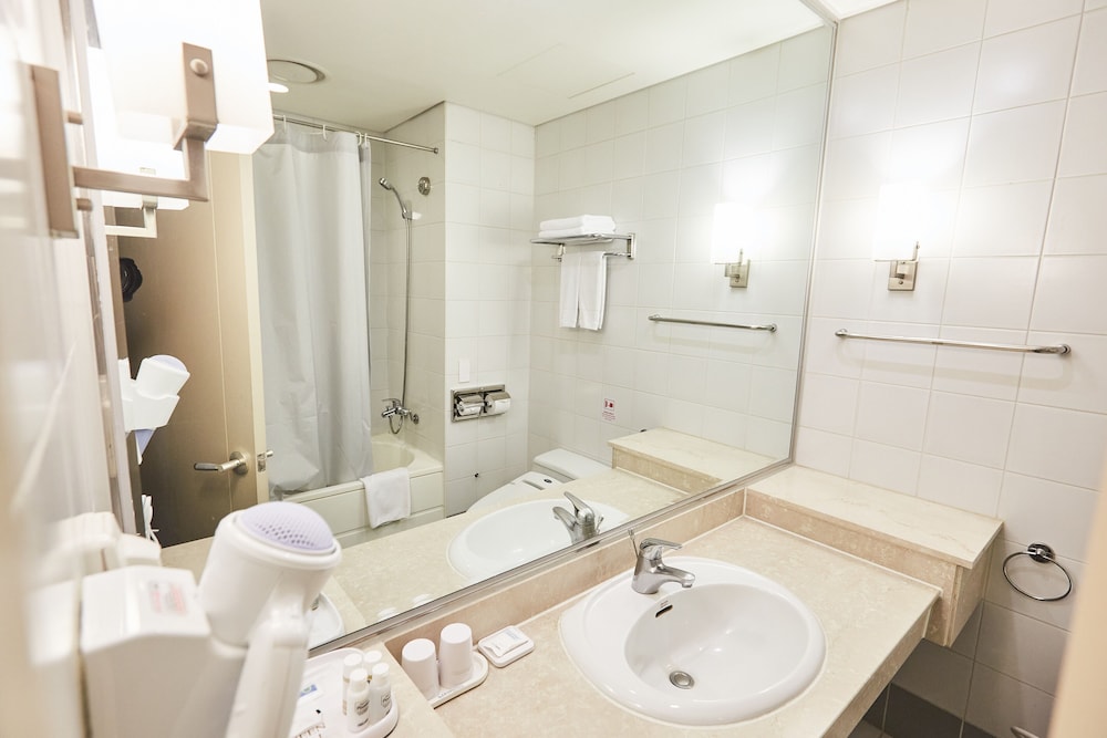 Queen Vell Hotel Wedding 17/63