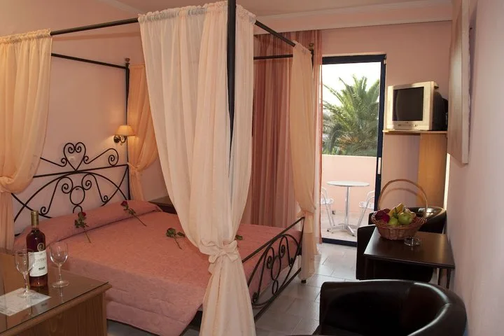 ROSELANDS HOTEL BUNGALOWS 15/43