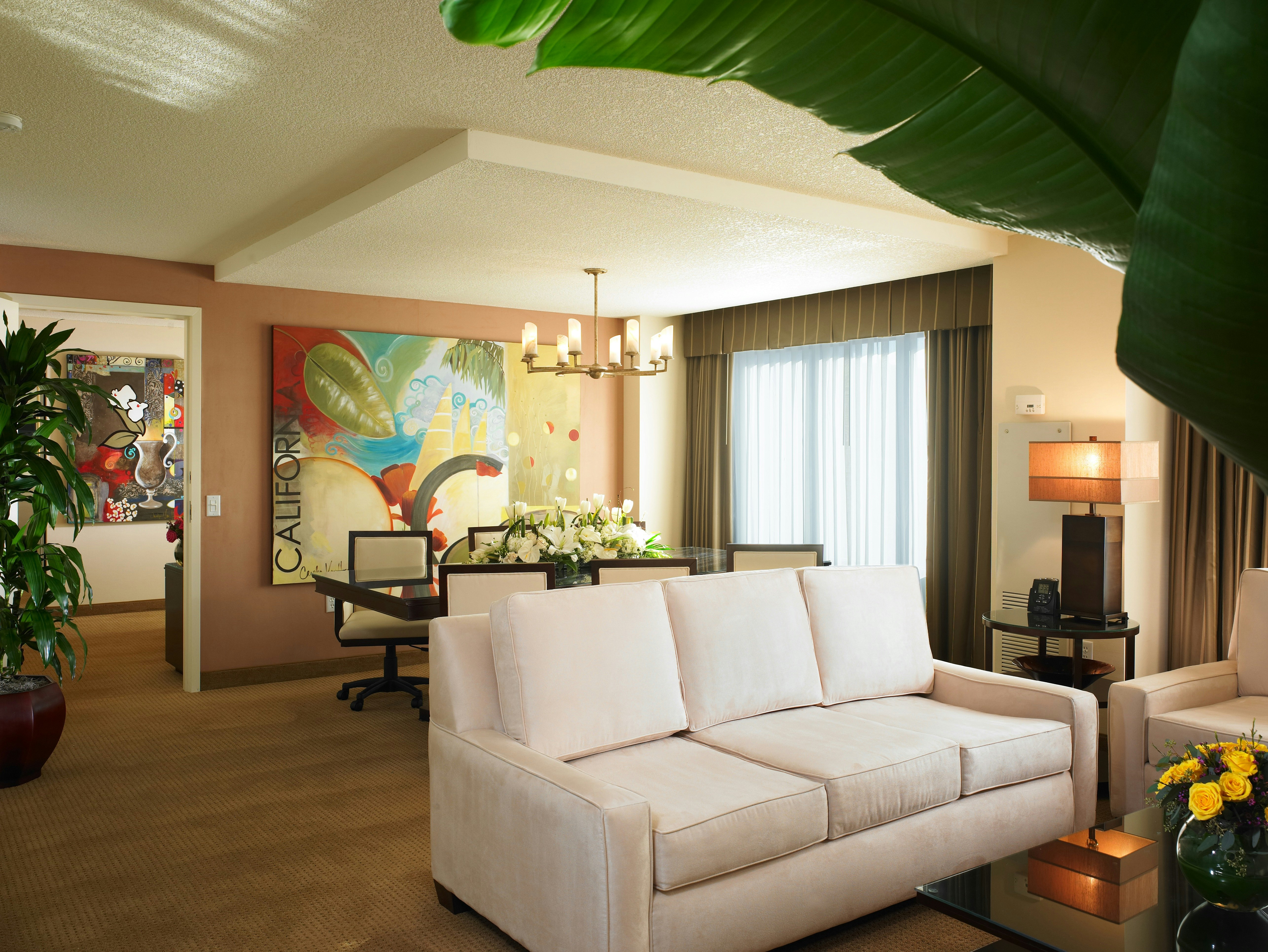 DoubleTree Suites by Hilton Hotel Anaheim Resort - Convention Center 25/56