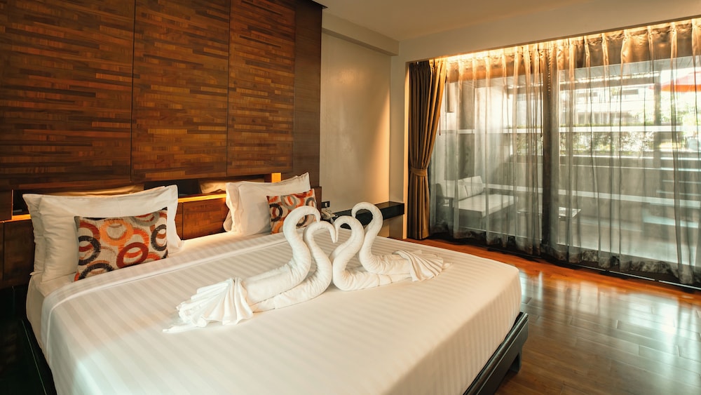Deluxe, Double or Twin Bed, Pool Access