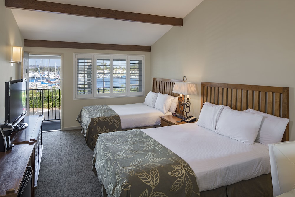 STANDARD, 2 QUEEN BEDS, MARINA VIEW