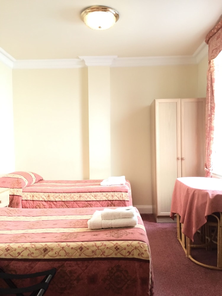 Brompton Hotel 43/60