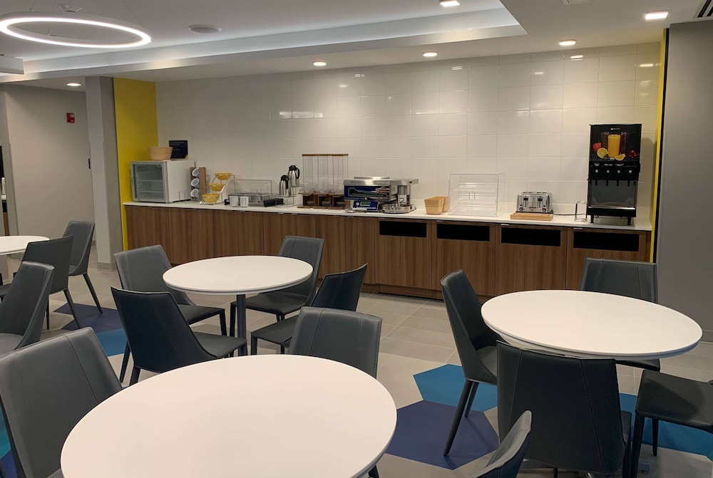Microtel Inn and Suites by Wyndham Rehoboth Beach 43/62