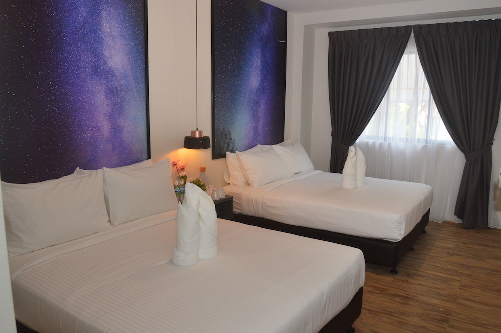 De Luna Hotel Sri Petaling 8/17