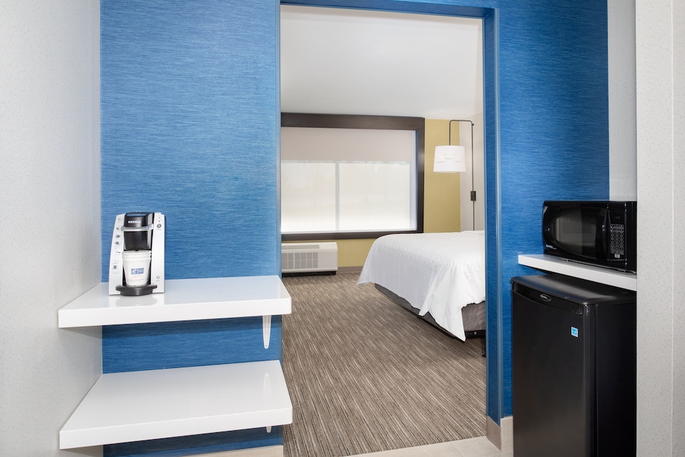 Holiday Inn Express Suites Ely 26/52