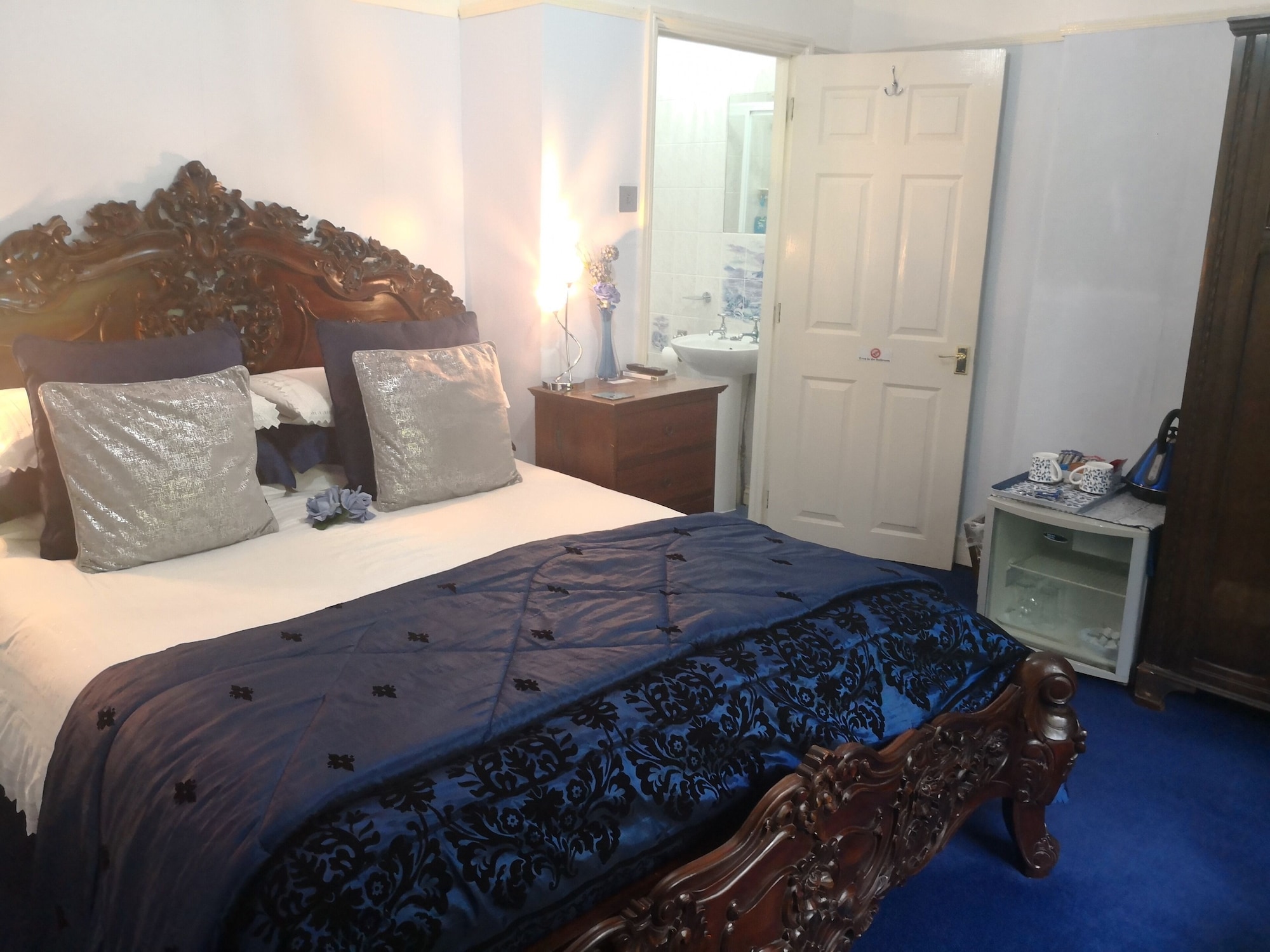 Blue, Double Bed، Arches B&amp;B 2/8