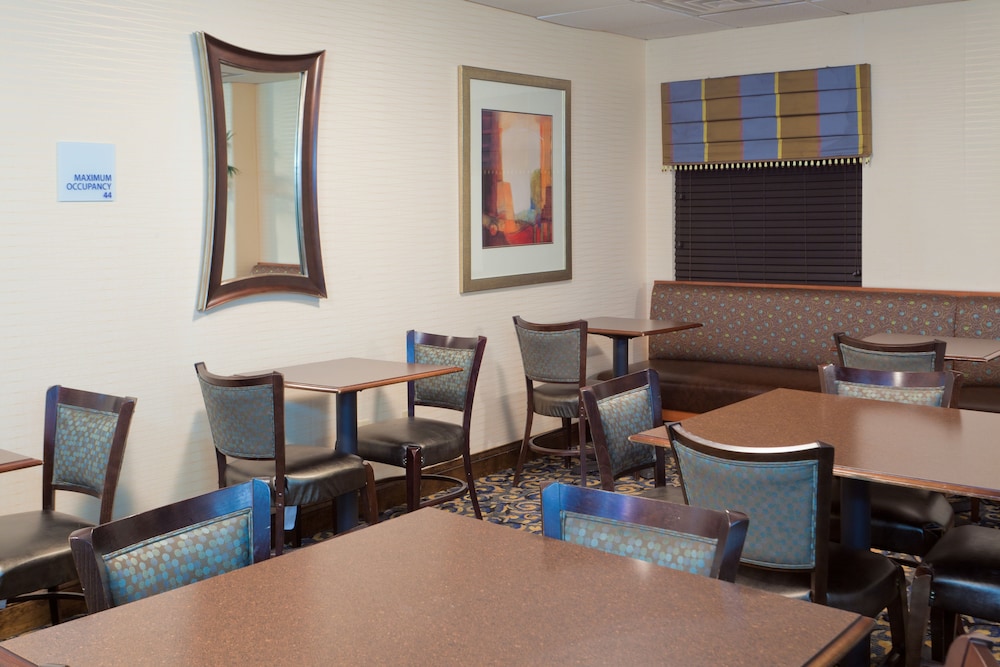 Holiday Inn Express Washington DC-BW Parkway 45/73