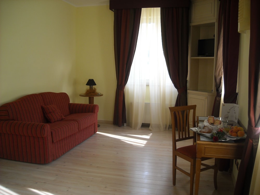 Hotel Valentino 30/50
