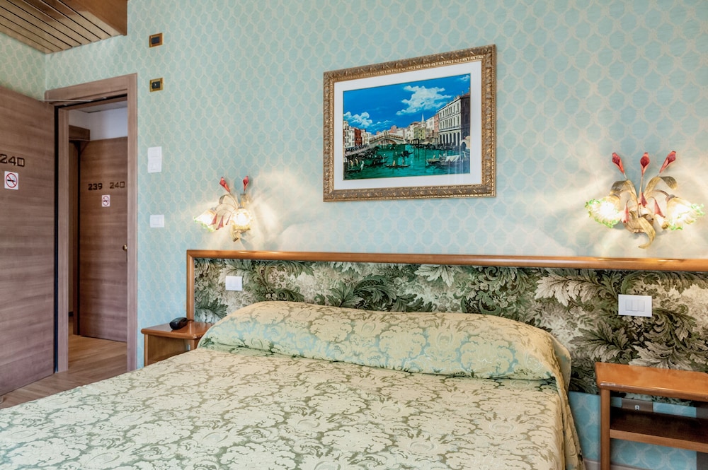 Hotel Venezia 5/45