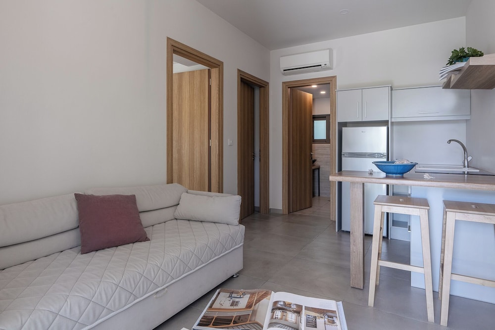 Lemonia Accommodations 35/50