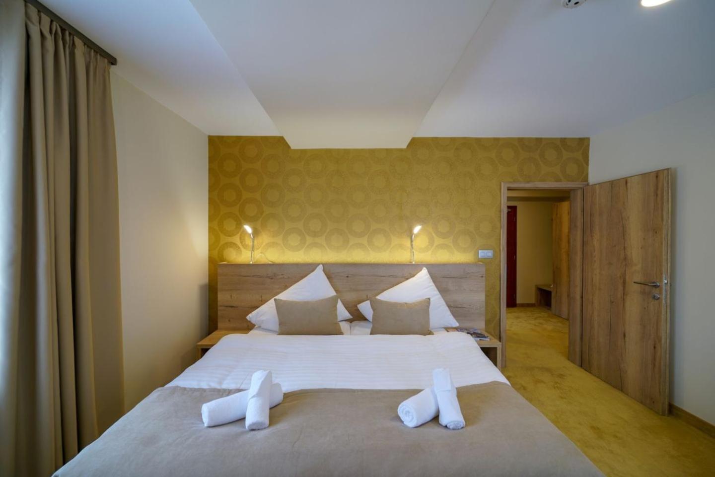 Exclusive, Grand, Suite