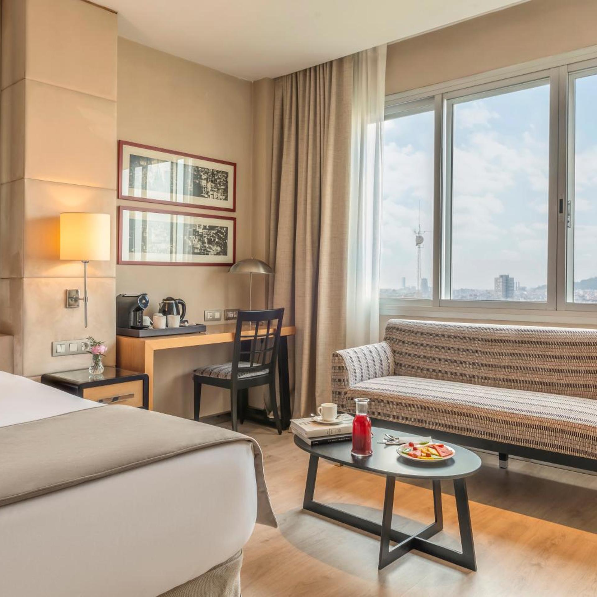غرفة سوبيريور بسرير كينج بإطلالة، Hotel Hesperia Barcelona Presidente 2/3