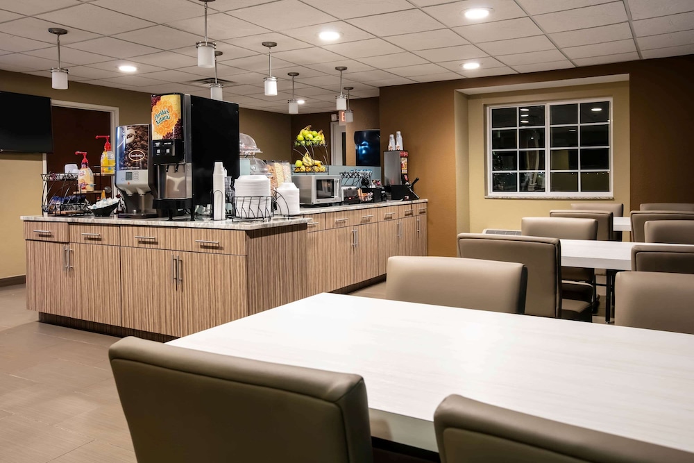 Microtel Inn And Suites By Wyndham Pecos 5/35