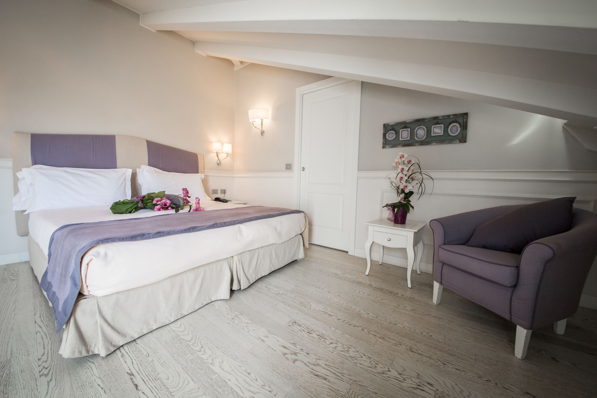 SUPERIOR, DOUBLE OR TWIN BED