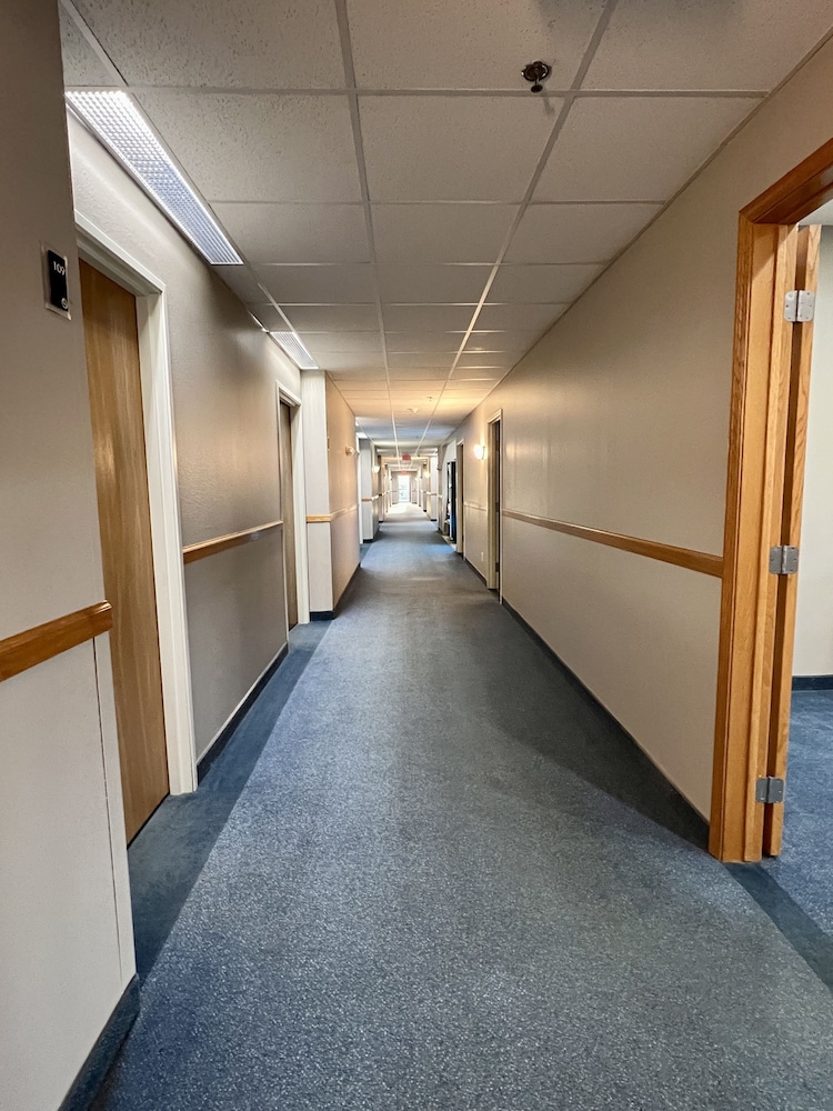 Reston Inn & Suites 44/50