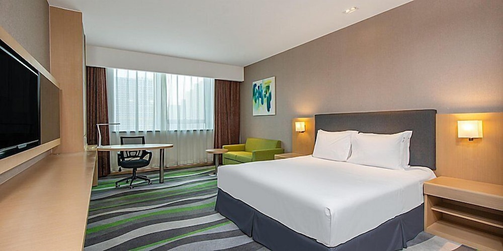 Holiday Inn Express Jinan Airport Zone 24/42