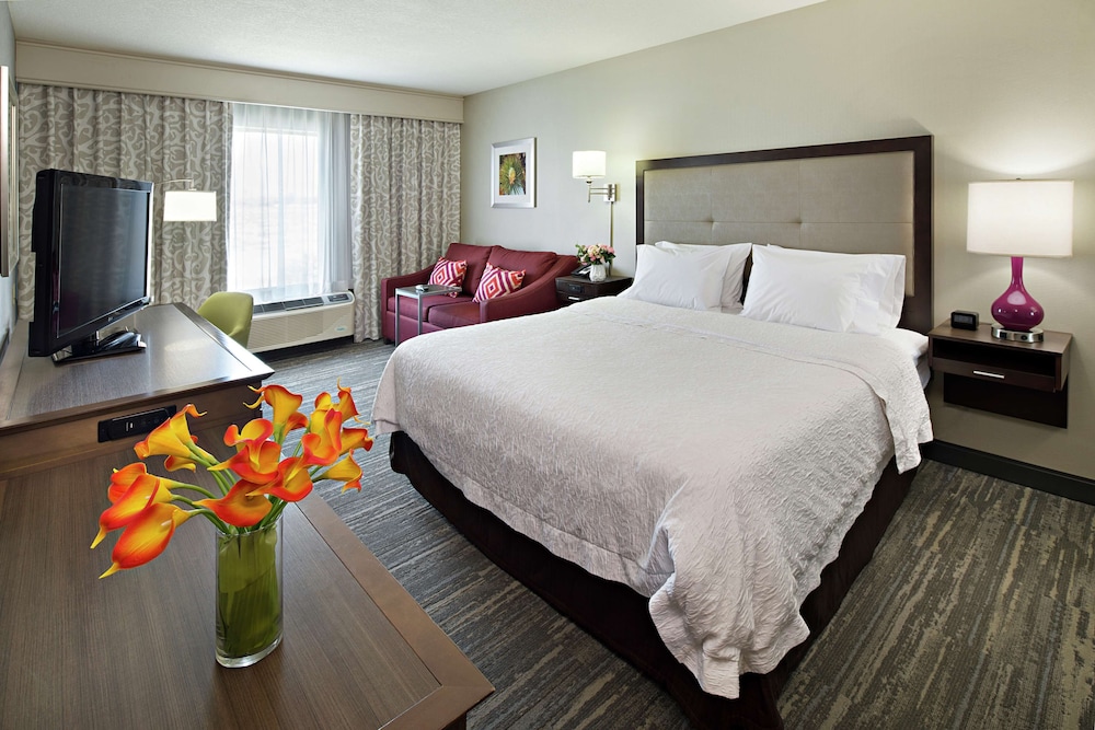 Hampton Inn & Suites Palm Desert 12/64