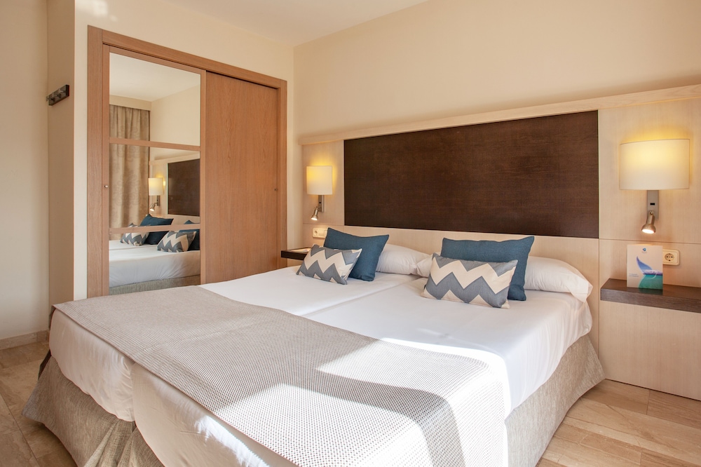 شقة عائلية بسريرين منفصلين بشرفة بغرفة نوم واحدة مع أريكة، Grupotel Dunamar 2/8